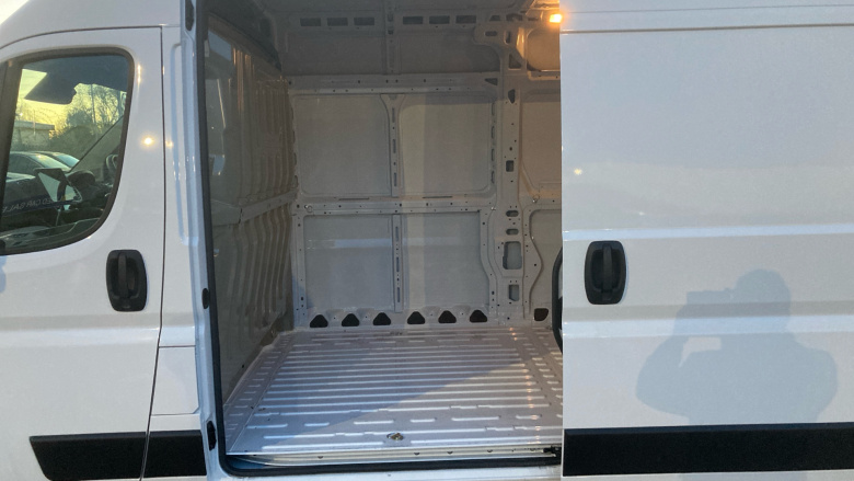 Peugeot Boxer 3500 L2 Diesel 2.2 BlueHDi 140 H2 Van Professional